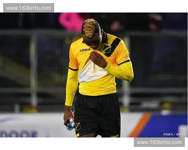 阿尔克马尔防守反击中传球精度极高,三线推进速度快且路线清晰